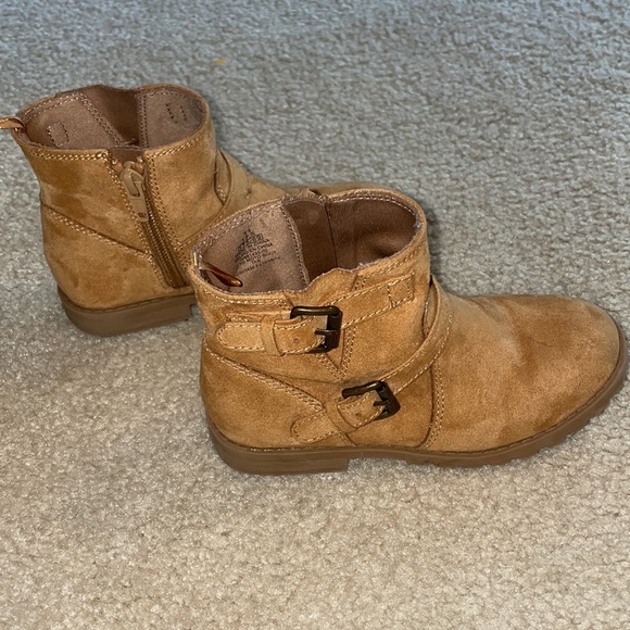 EUC-Cute Little Girls Size 11 Boots From Old Navy 💜Bundle your likes and save💜 - Picture 4 of 5